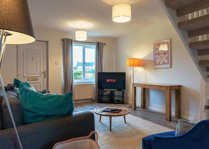 Burden Close Two Bedroom House With Garden