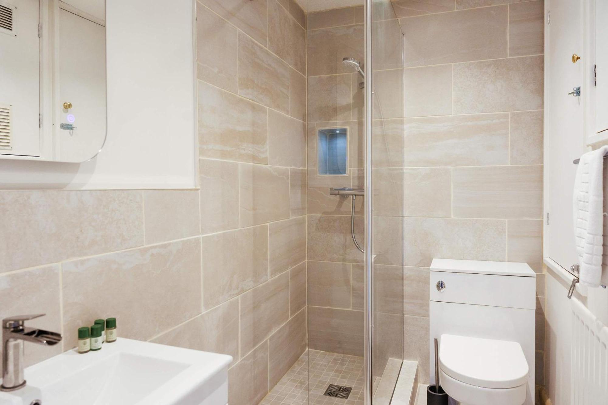 Burden Close Two Bedroom House With Garden * Bristol