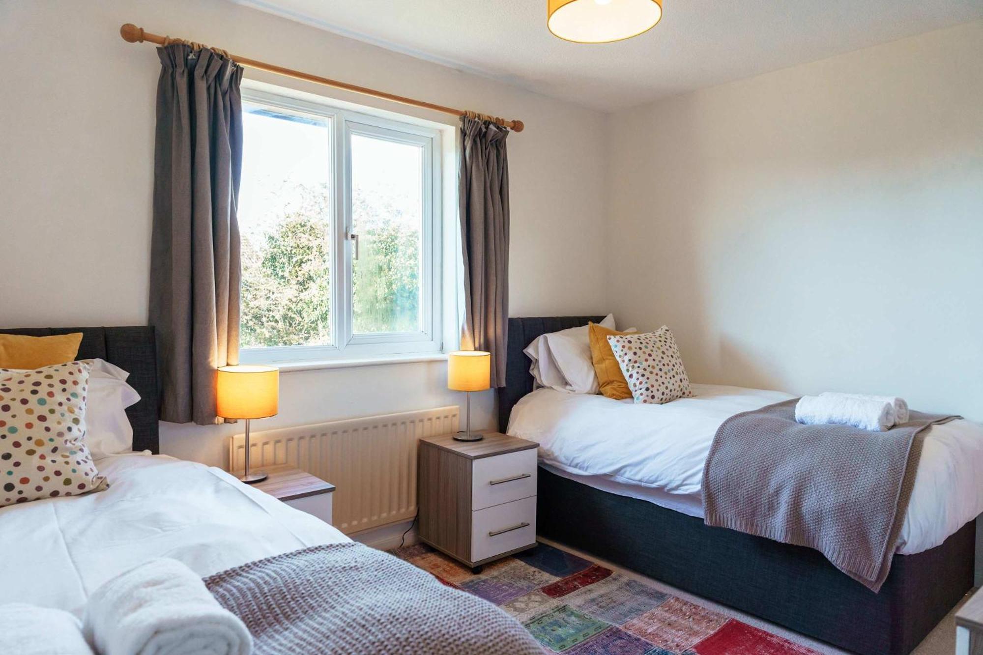 Burden Close Two Bedroom House With Garden * Bristol