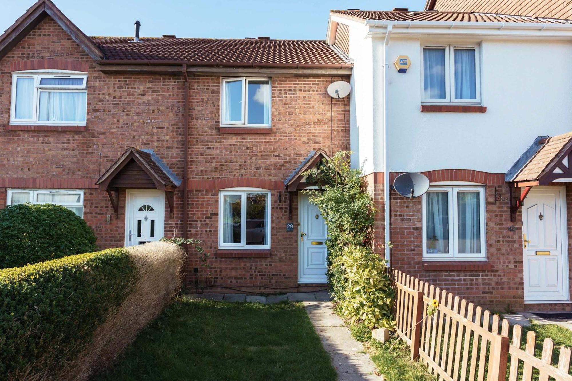 Burden Close Two Bedroom House With Garden Holiday home *